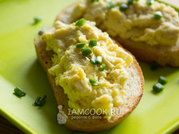 Бутерброды с яичницей-болтуньей, рецепт с фото