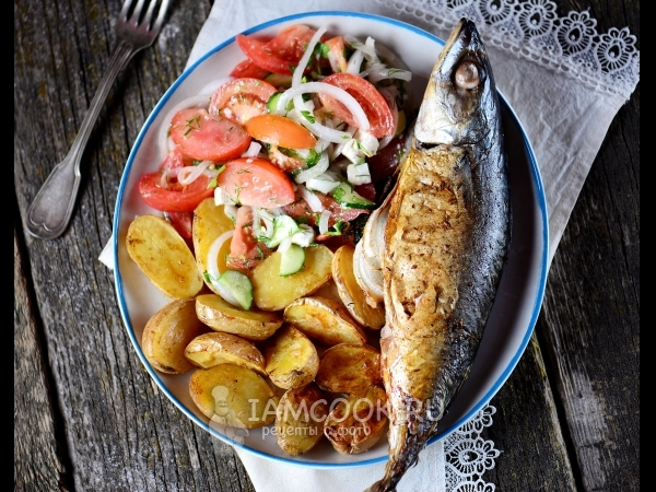 Скумбрия с картошкой в фольге в духовке, рецепт с фото