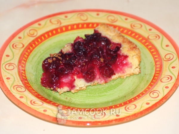 Песочный пирог с замороженной вишней, рецепт с фото