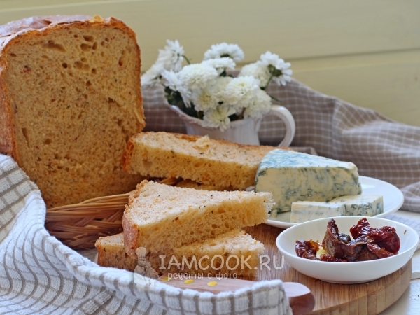Хлеб с вялеными томатами и сыром, рецепт с фото