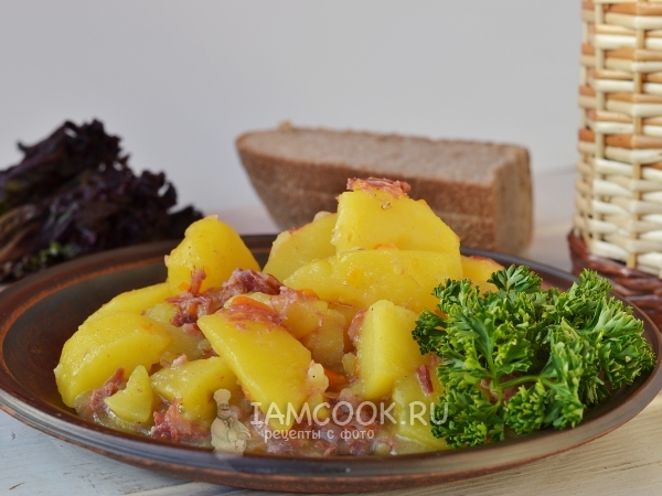 Картошка с тушенкой в мультиварке, рецепт с фото