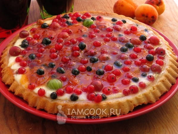 Кростата с абрикосовым джемом и ягодами, рецепт с фото