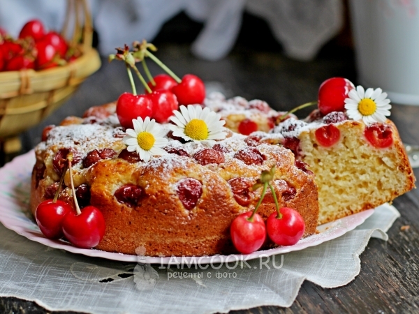 Пирог со свежей черешней в духовке, рецепт с фото