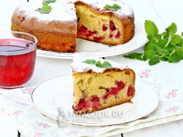 Летний пирог с вишней, рецепт с фото