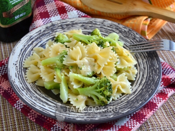 Фарфалле с сыром и брокколи, рецепт с фото