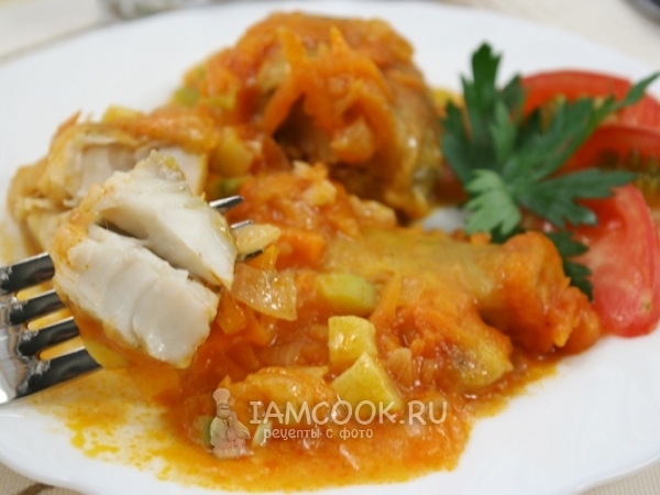 Минтай тушеный с овощами, рецепт с фото