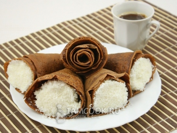 Шоколадные блинчики с творожно-кокосовой начинкой, рецепт с фото
