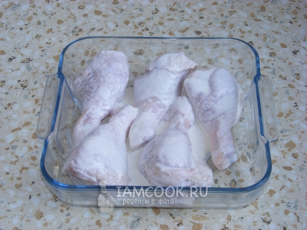 Куриные голени запеченные в сметанном соусе, рецепт с фото