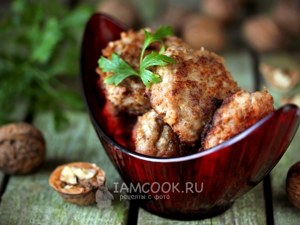 Куриные котлеты с грецкими орехами, рецепт с фото