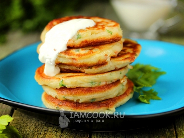 Оладьи с колбасой и зеленью, рецепт с фото