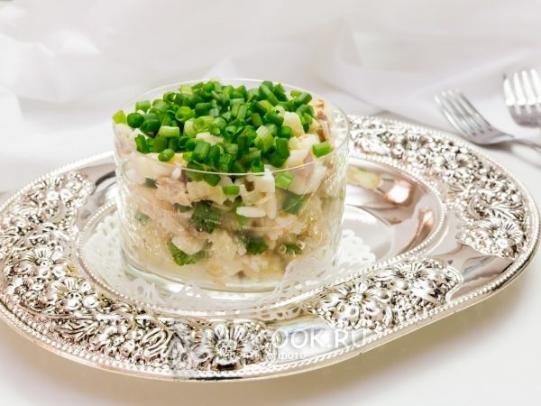 Салат из консервированной скумбрии, рецепт с фото