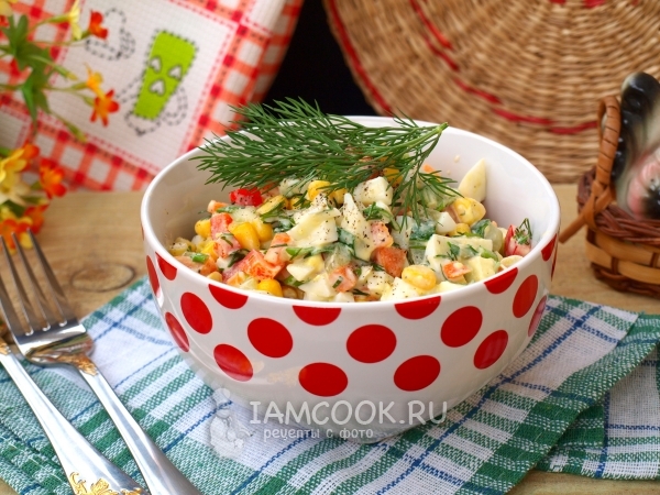 Салат с кукурузой и яйцами, рецепт с фото