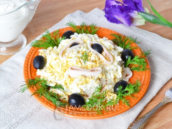 Салат с кальмарами и яйцом , рецепт с фото