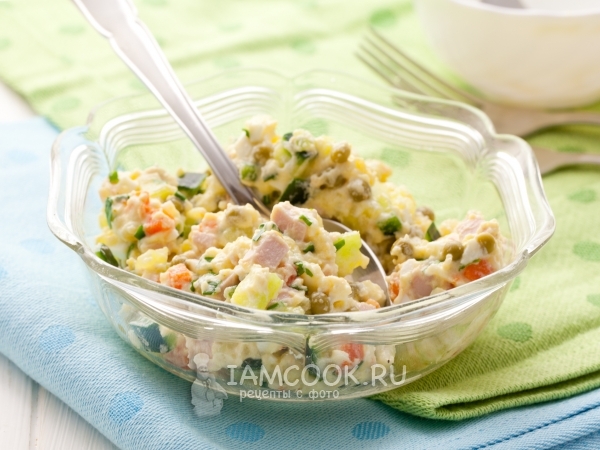 Салат «Оливье» с колбасой и свежим огурцом, рецепт с фото