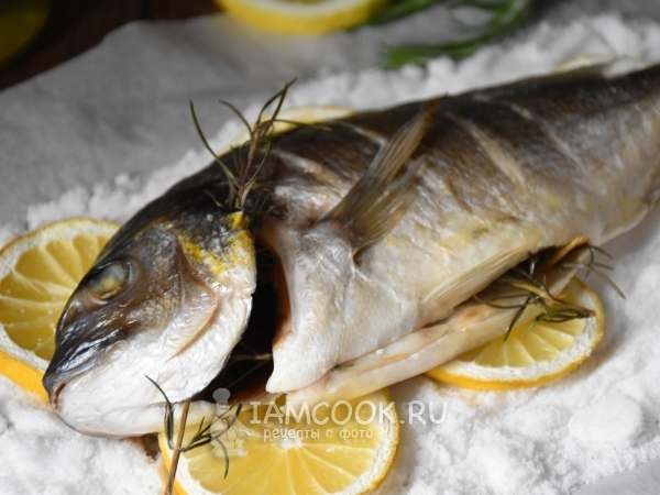 Дорадо на подушке из соли и лимонов, рецепт с фото