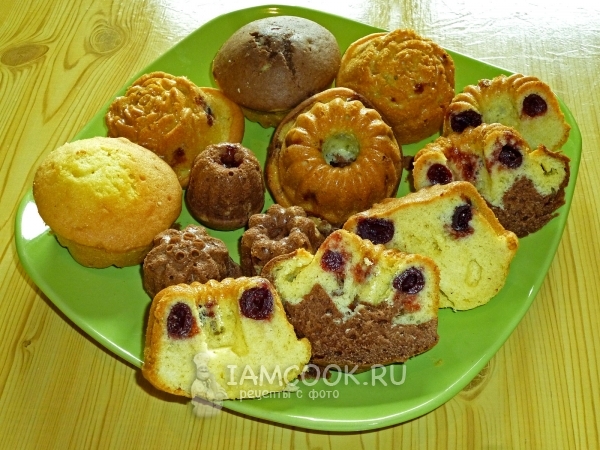 Кексики двухцветные с вишней, рецепт с фото