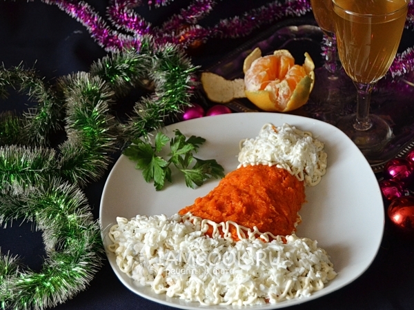 Новогодний салат «Шапка Деда Мороза», рецепт с фото
