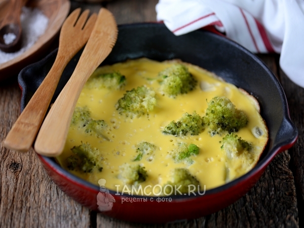 Омлет с брокколи на сковороде, рецепт с фото
