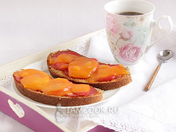 Горячие бутерброды с колбасой, рецепт с фото