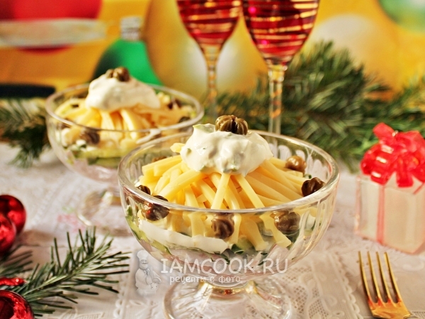 Салат с ветчиной, сыром и огурцами, рецепт с фото