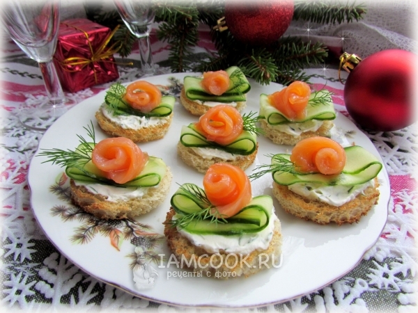 Бутерброды с огурцом и форелью, рецепт с фото