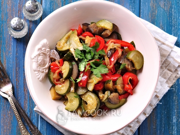 Кабачки с баклажанами тушеные, рецепт с фото