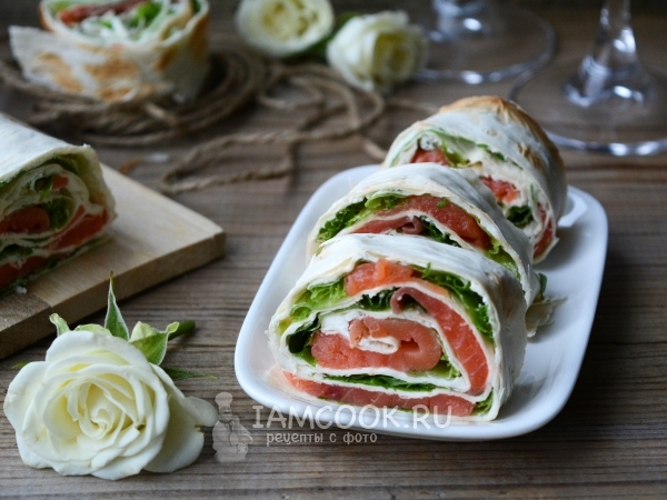 Рулет из лаваша с форелью, рецепт с фото