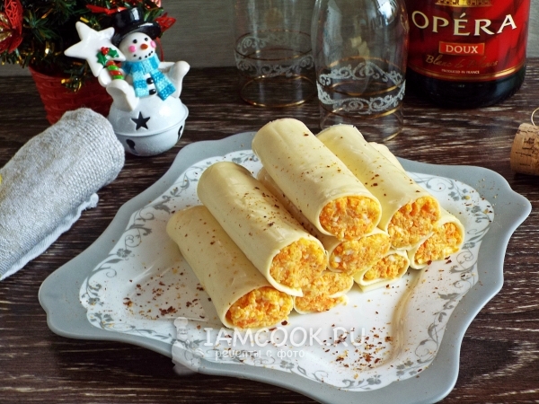 Сырные рулетики с пикантной начинкой, рецепт с фото