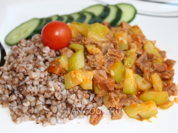 Кабачки с говяжей тушенкой, рецепт с фото