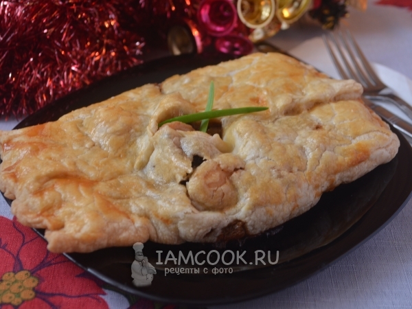 Конверты из слоеного теста с курицей и грибами, рецепт с фото