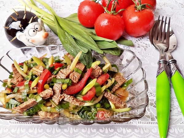 Салат с говядиной и черемшой, рецепт с фото