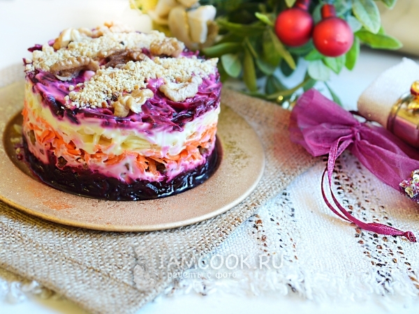 Свекольный салат с изюмом, рецепт с фото