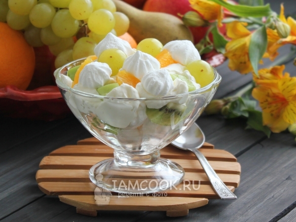 Десерт «Фрукты со сливками», рецепт с фото