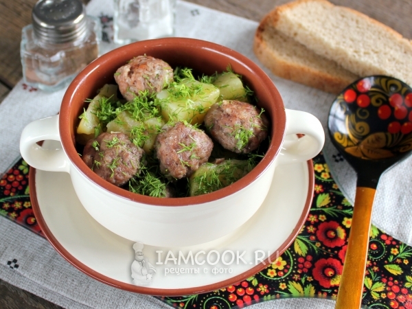 Тушеная картошка с фрикадельками, рецепт с фото