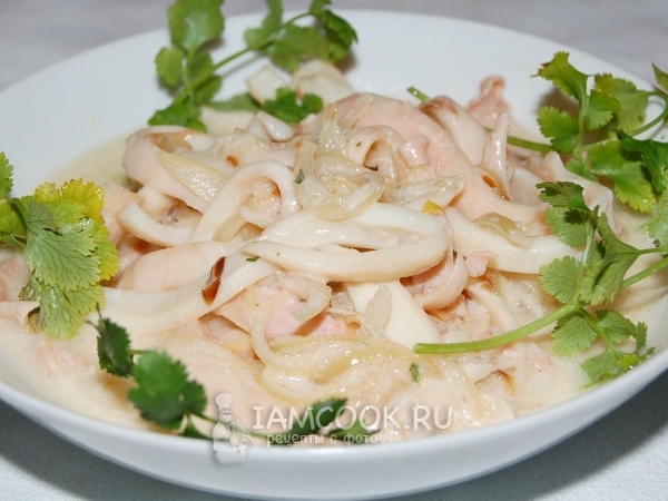 Кальмары, тушеные в сметане, рецепт с фото