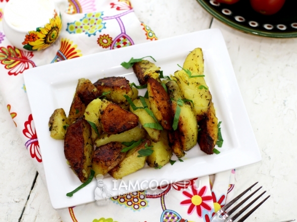 Картофель по-деревенски в мультиварке, рецепт с фото