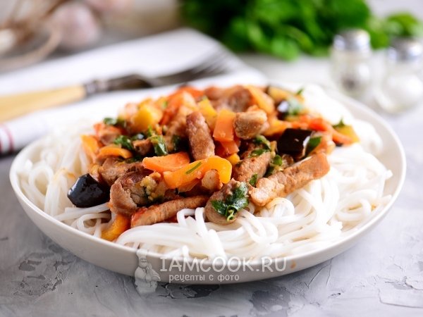 Лапша удон со свининой и овощами, рецепт с фото