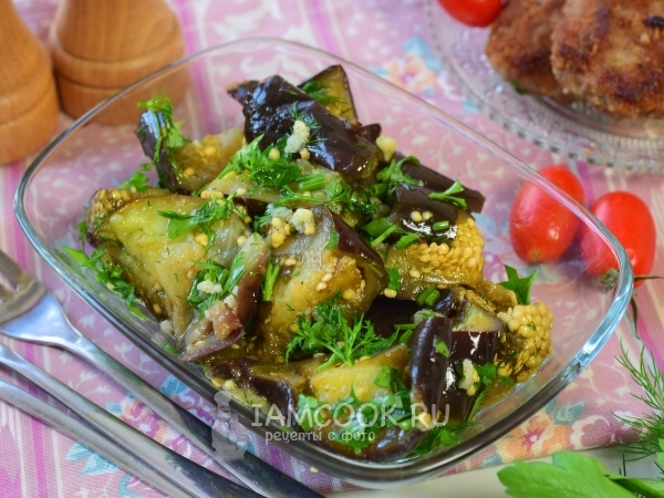 Баклажаны отварные с чесноком и зеленью, рецепт с фото