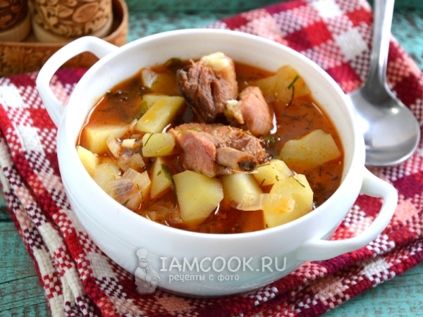 Картофель, тушенный со свиными ребрами в казане, рецепт с фото