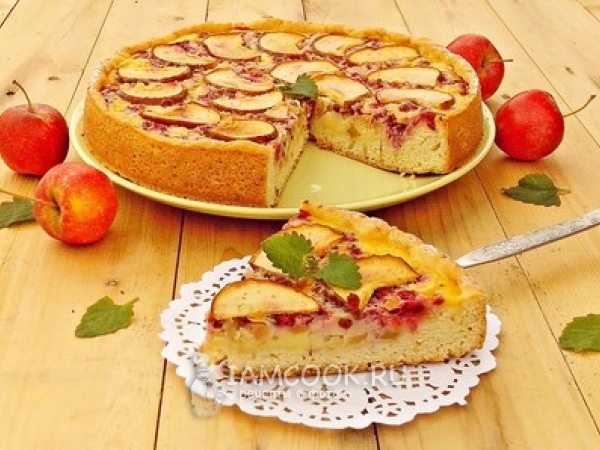 Пирог с брусникой и яблоками, рецепт с фото