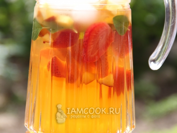 Лимонад из зелёного чая с ягодами и фруктами, рецепт с фото