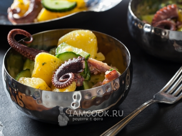 Салат с осьминогом, картошкой и огурцом, рецепт с фото