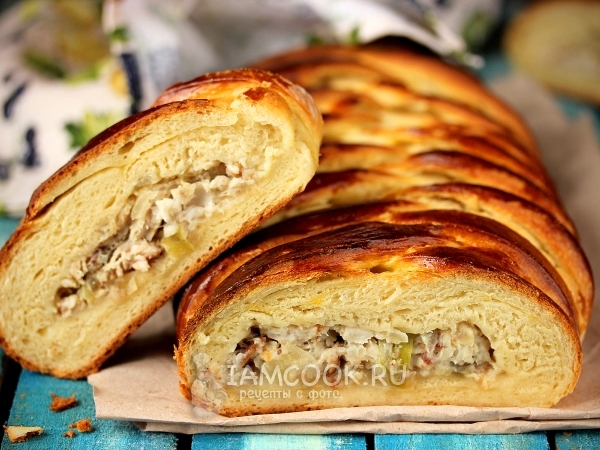 Кулебяка с копчёной рыбой, рецепт с фото