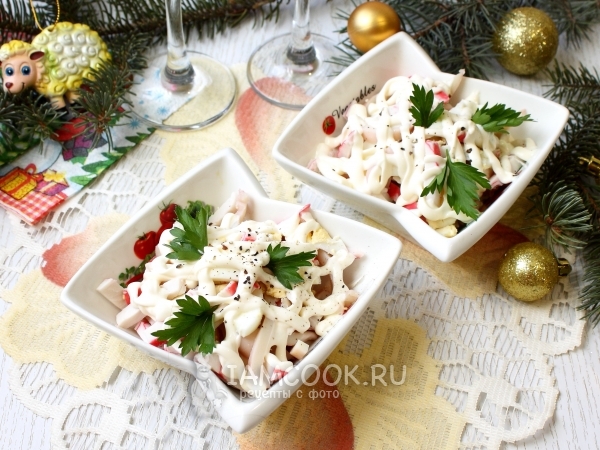 Крабовый салат с кальмарами, рецепт с фото