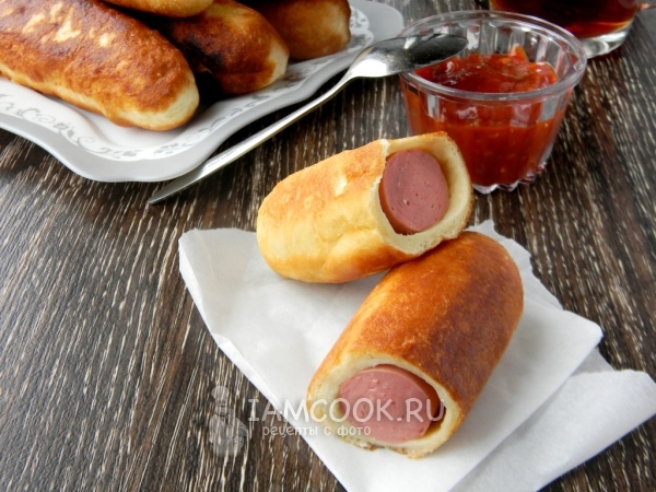 Сосиски в тесте на сковороде , рецепт с фото