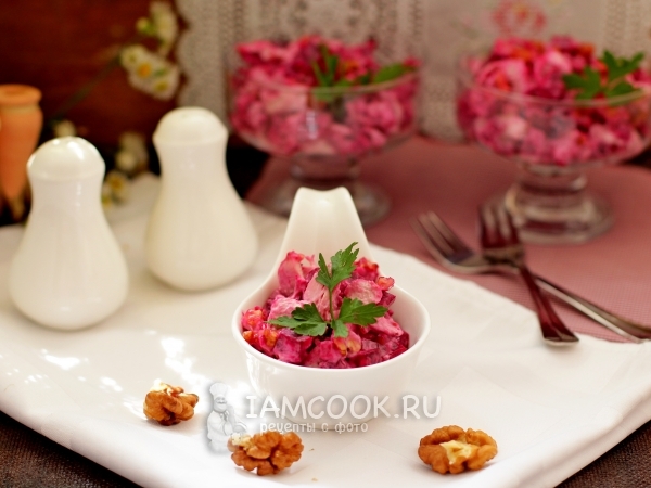 Салат из свеклы и курицы, рецепт с фото