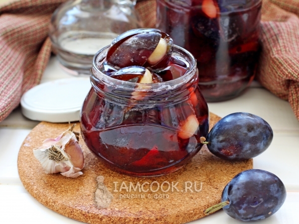 Слива с чесноком на зиму, рецепт с фото