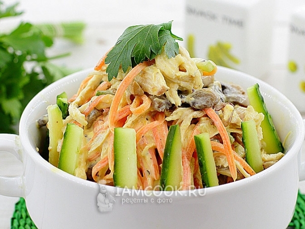 Салат с курицей, грибами и корейской морковкой, рецепт с фото