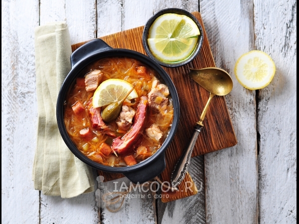 Солянка из квашеной капусты, рецепт с фото