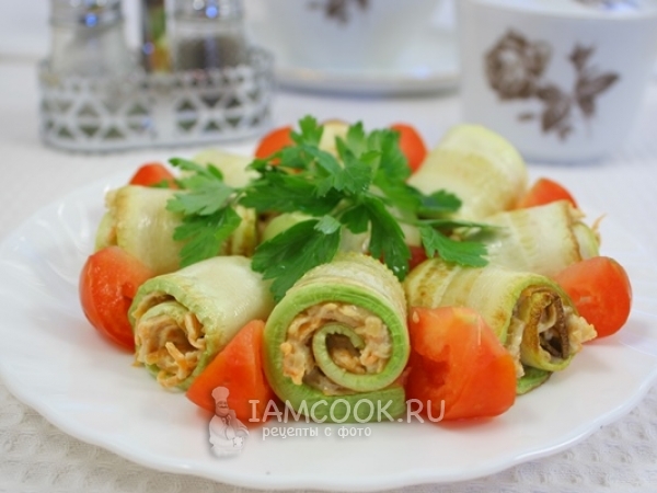 Рулетики из кабачков с морковью и грецкими орехами, рецепт с фото
